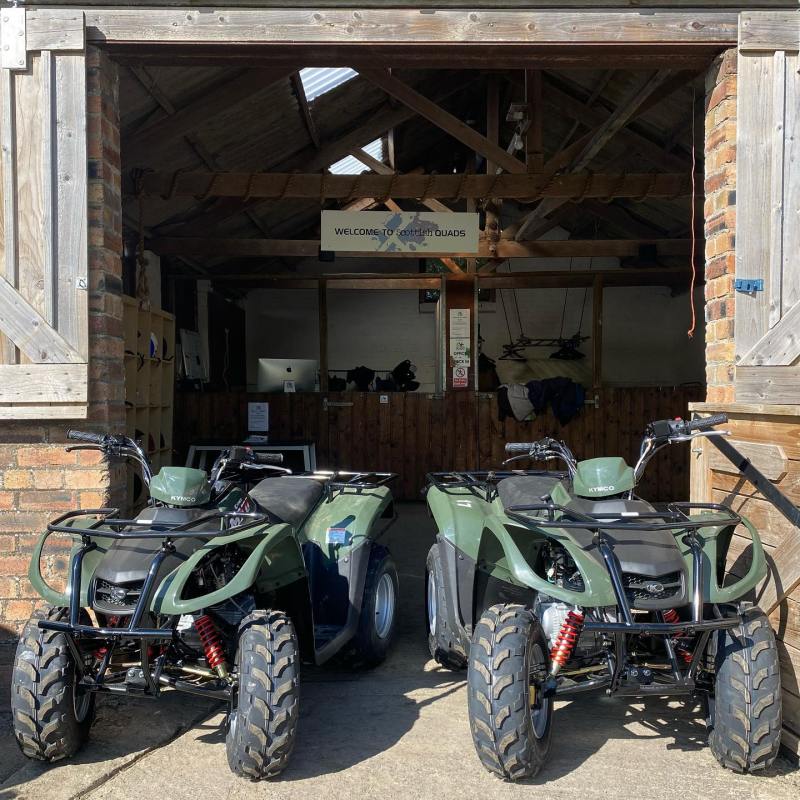 a motorcycle is parked on the side of a building